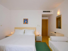 Studio apartment in Brela with a sea view, terrace, air conditioning, WiFi 201-9